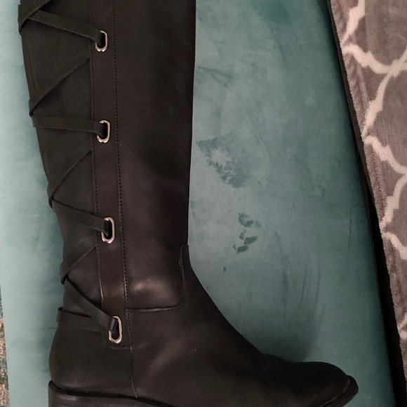 BCBG BLACK LEATHER RIDING BOOTS. - Picture 5 of 15
